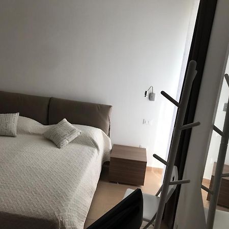 Appartement 5 Miles Apt à Rocca Cinquemiglia Extérieur photo